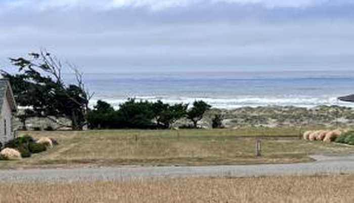 photo 2: 2911 Sandpoint Drive, McKinleyville CA 95519