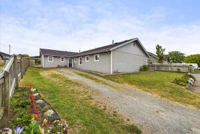 photo 2: 1124 Hayes Road, McKinleyville CA 95519