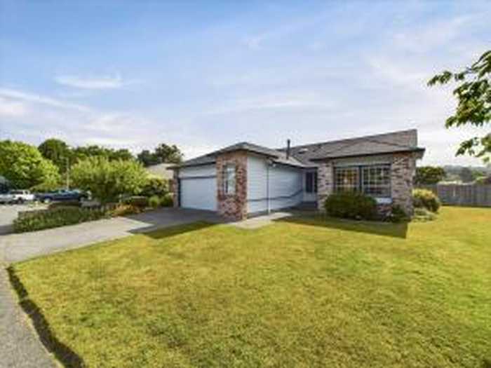 photo 2: 1395 Chaparrel Drive, McKinleyville CA 95519