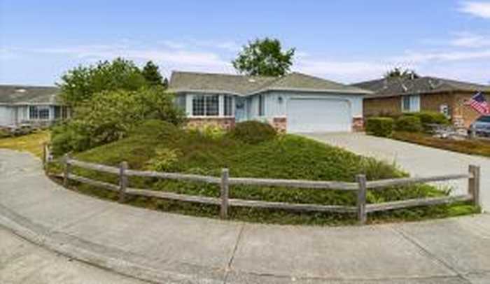 photo 2: 1345 Flamingo Court, McKinleyville CA 95519