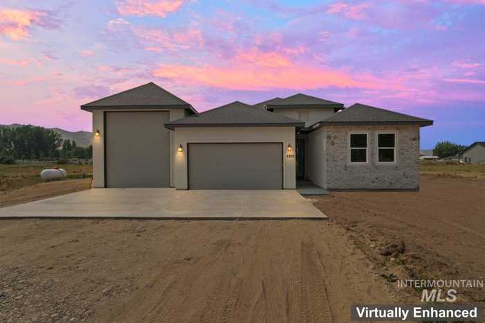 photo 1: 2935 Cottonwood Ln, Emmett ID 83617