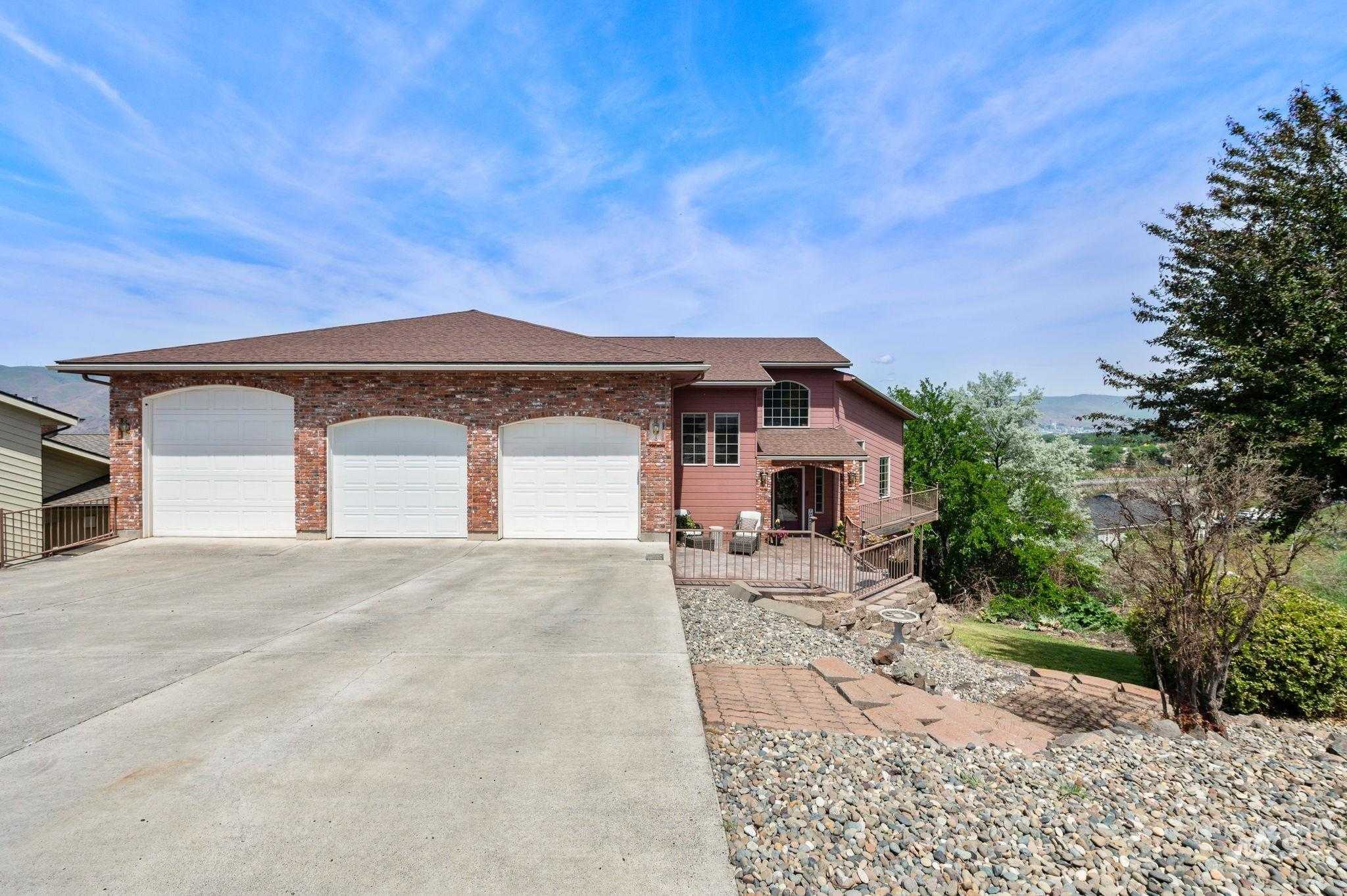 photo 2: 511 Crestline Circle Crt, Lewiston ID 83501