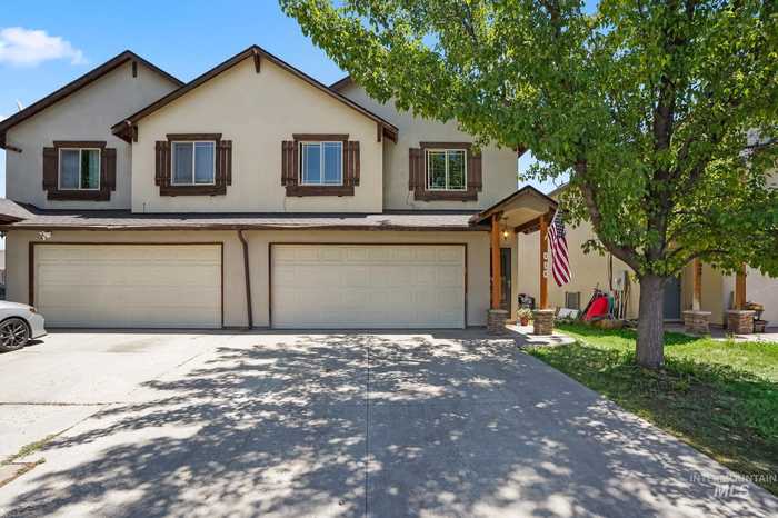 photo 1: 136 N Gem St, Nampa ID 83651