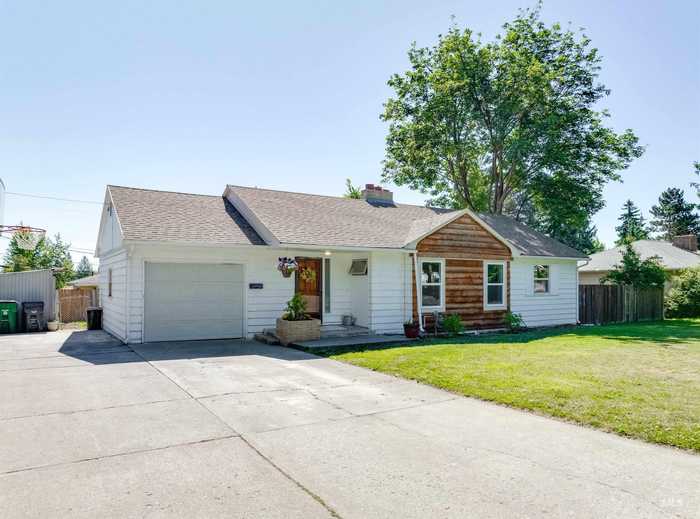 photo 1: 426 N Blaine St, Moscow ID 83843