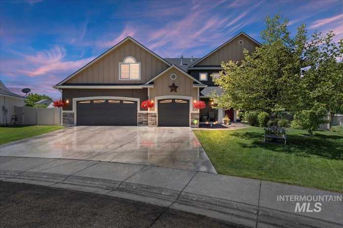 photo 1: 411 Bisque Dr, Caldwell ID 83605