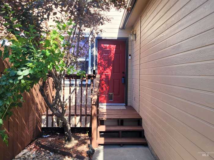 photo 2: 1712 SW Challis, Mountain Home ID 83647