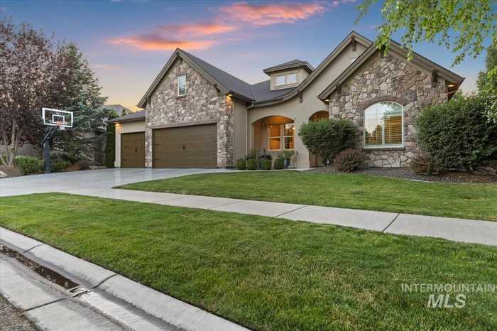 photo 2: 3880 W Magic Spruce Dr, Meridian ID 83646