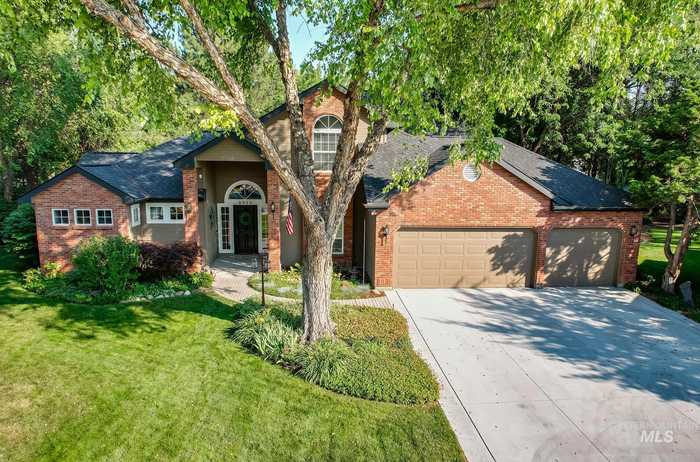 photo 1: 8525 W Creekrun Way, Garden City ID 83714