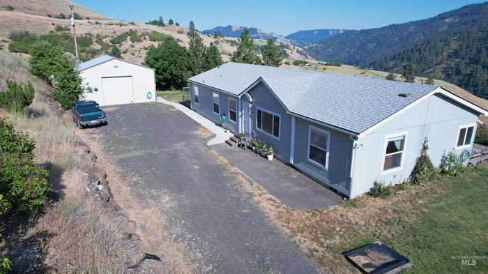 photo 1: 19593 Ryegrass Ln, Lenore ID 83541