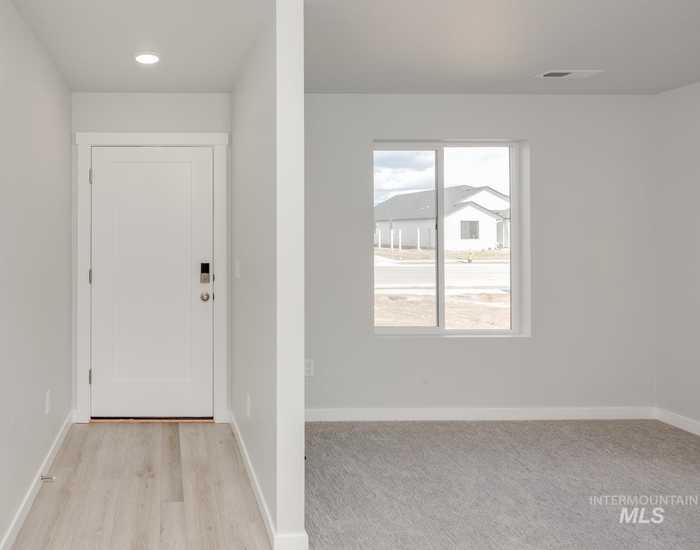 photo 2: 7521 E Waxwing Dr, Nampa ID 83687