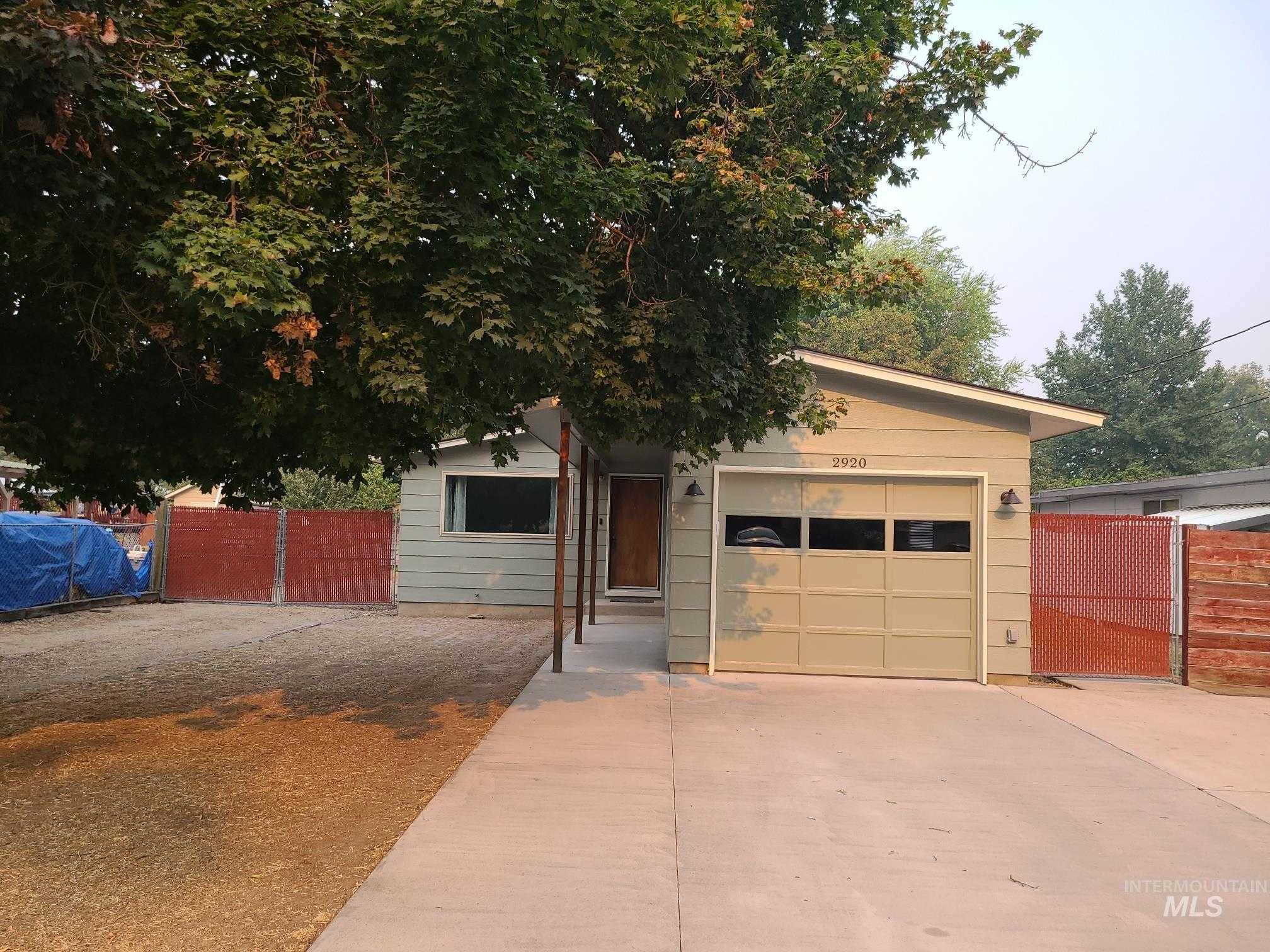 photo 1: 2920 N Innis St, Boise ID 83703