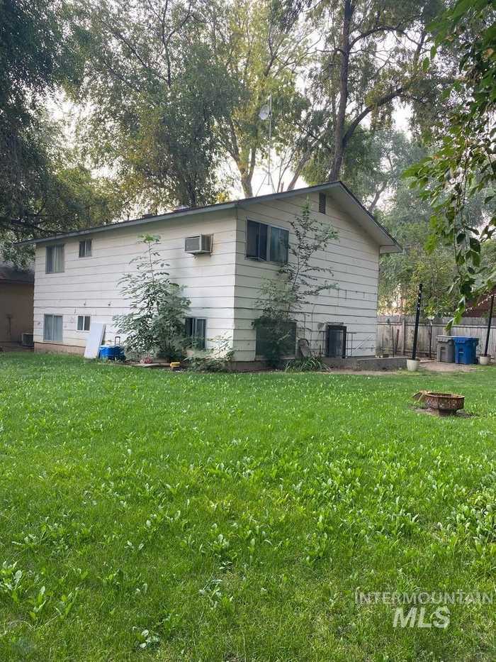 photo 1: 216 Hudson Ave, Nampa ID 83651