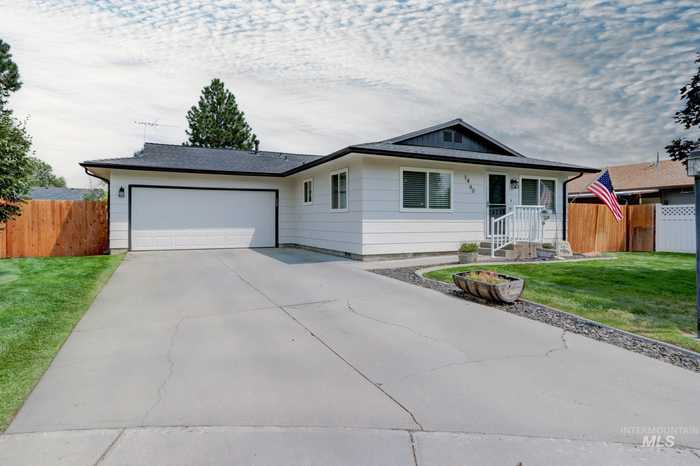 photo 1: 1440 Loraine Circle, Emmett ID 83617