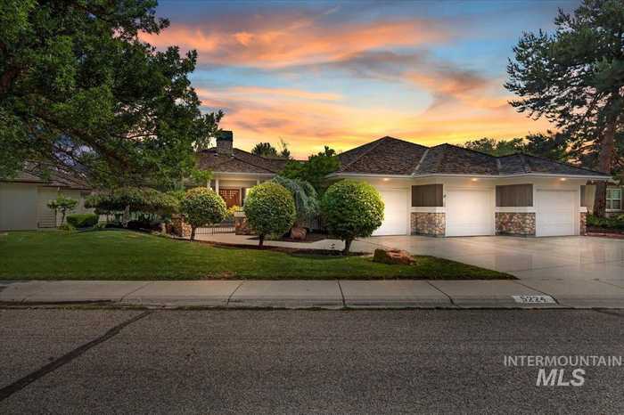 photo 1: 5224 N Blackbird Way, Garden City ID 83714