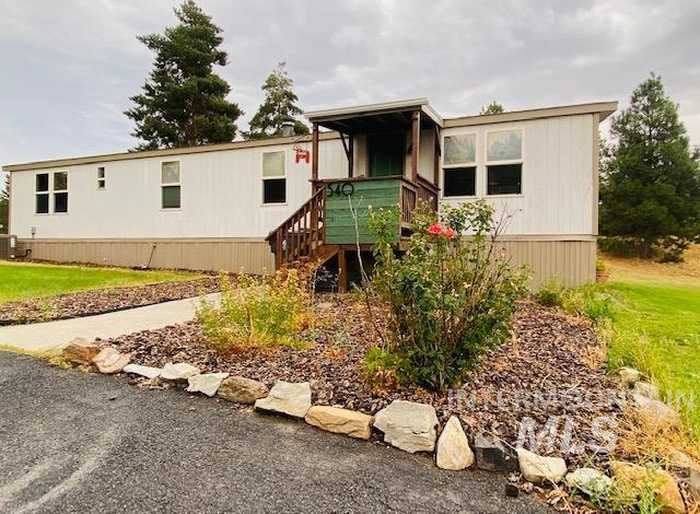 photo 1: 411 N Almon St, Moscow ID 83843