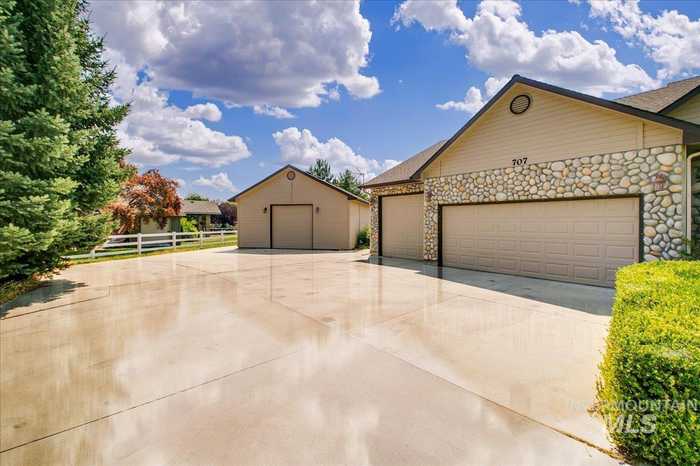 photo 2: 707 E Fujii Drive, Nampa ID 83686