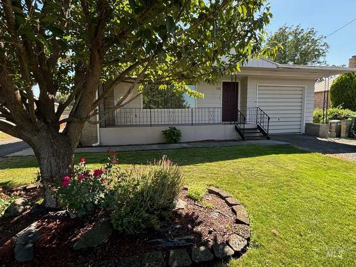 photo 1: 722 Bryden Ave, Lewiston ID 83501