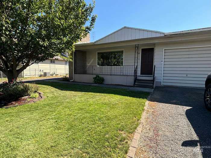 photo 2: 722 Bryden Ave, Lewiston ID 83501