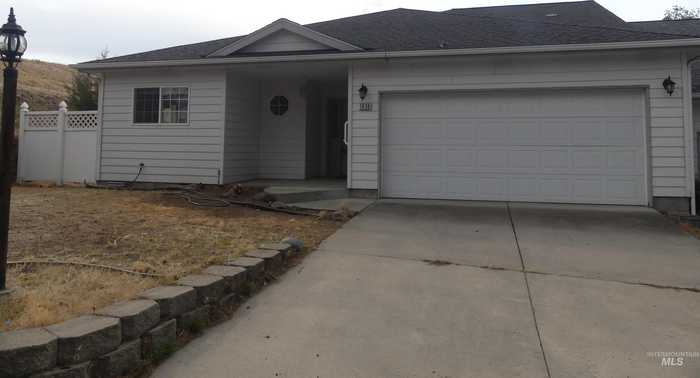 photo 1: 1030 18th Ave, Lewiston ID 83501