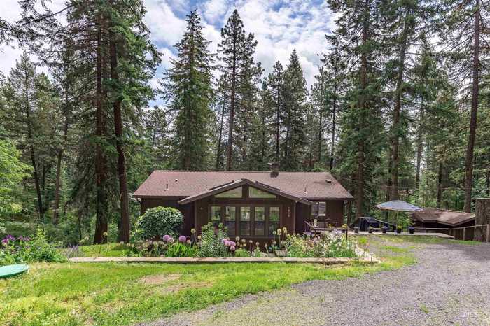 photo 1: 1030 Timber Lane, Moscow ID 83843