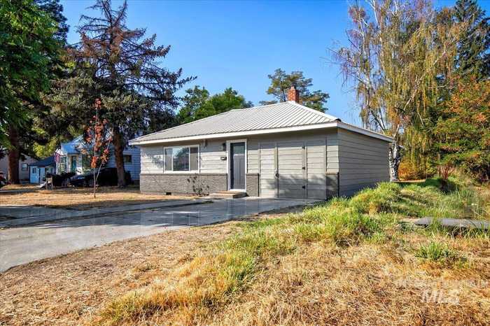 photo 1: 423 Maple Ave, Emmett ID 83617