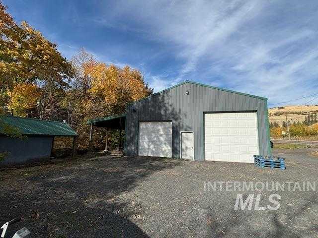 photo 2: 910 E Main St, Kendrick ID 83537