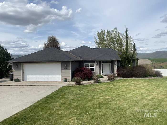 photo 1: 1041 Bighorn Dr, Lewiston ID 83501