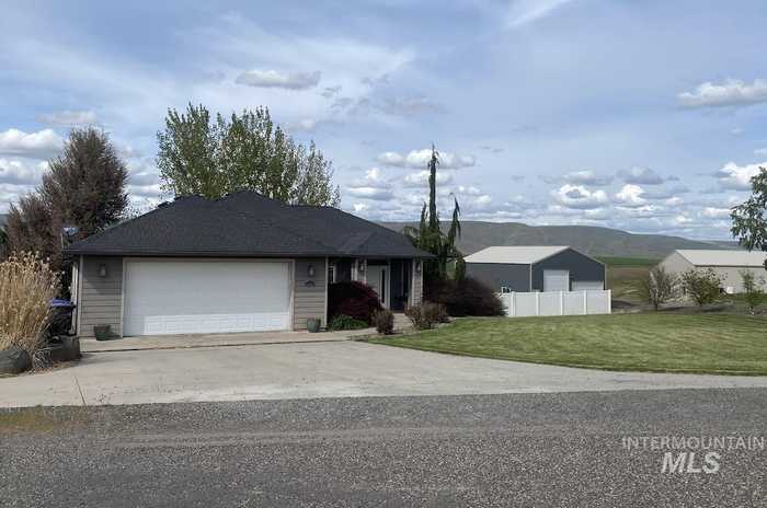 photo 2: 1041 Bighorn Dr, Lewiston ID 83501