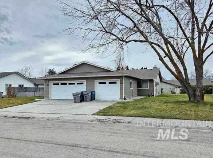 photo 1: 5809 W Ellens Ferry Dr, Boise ID 83703