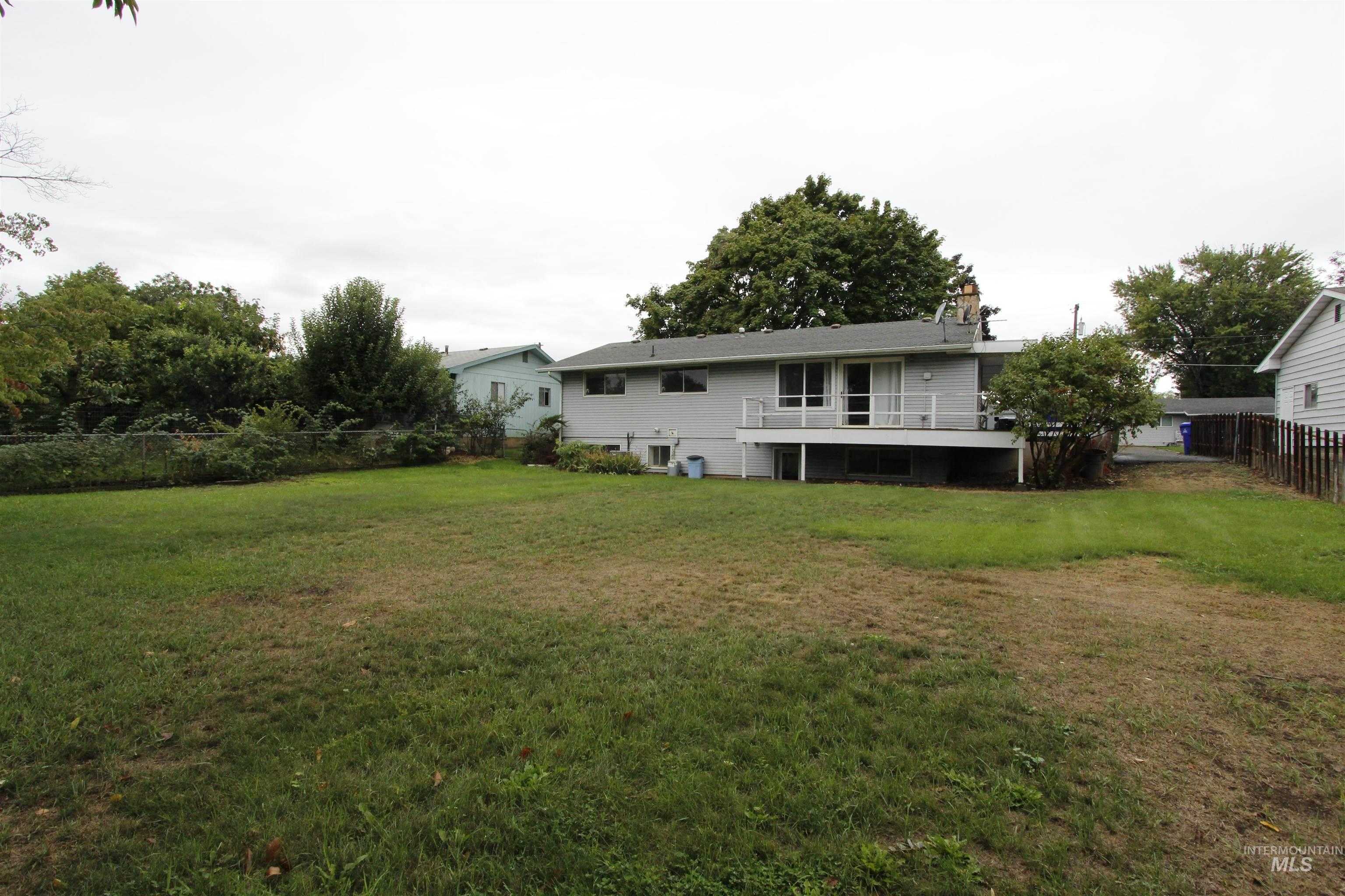 photo 3: 3811 15th St E, Lewiston ID 83501