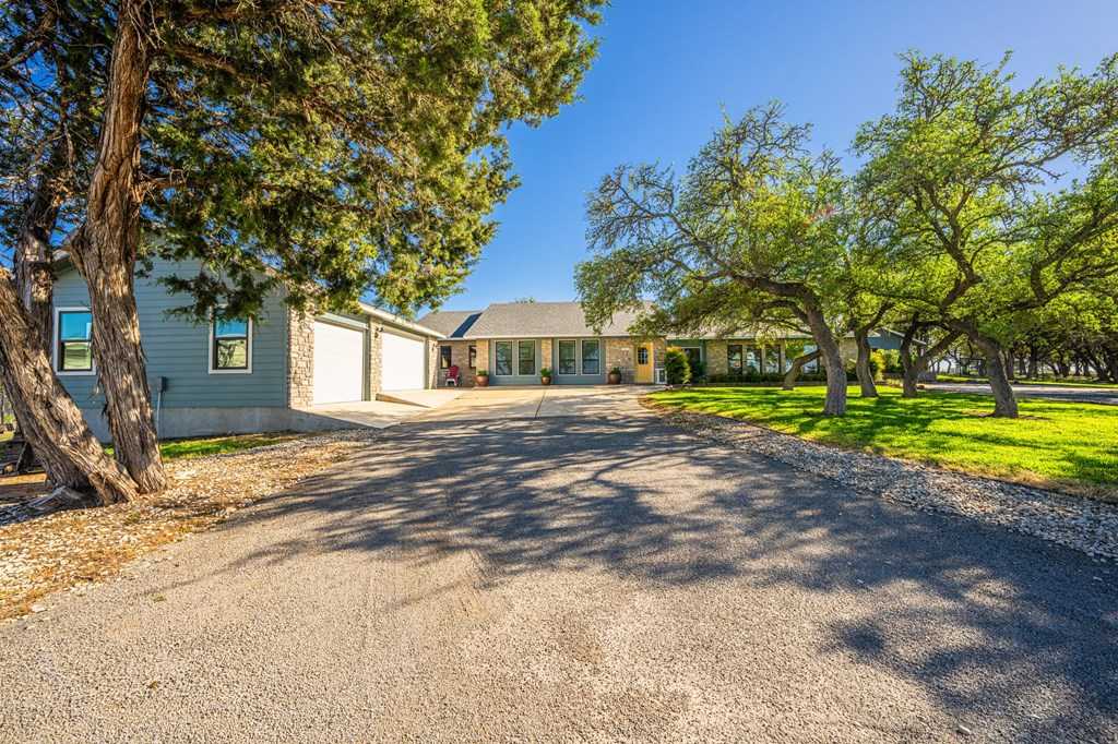 photo 3: 126 W Hunters Pointe Dr, Kerrville TX 78028