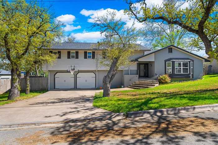 photo 1: 711 Cardinal Dr, Kerrville TX 78028