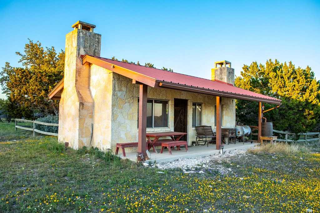 photo 2: 1189 E Camino Real, Mountain Home TX 78058