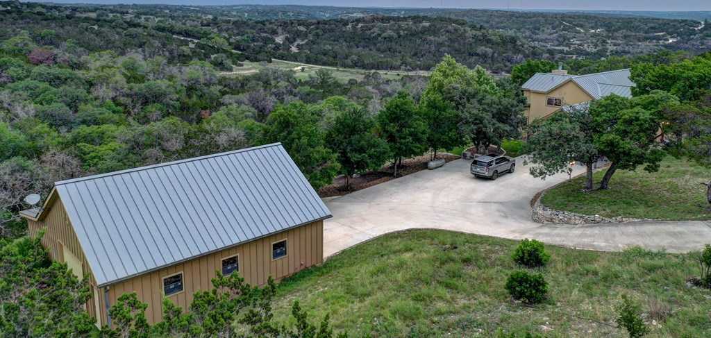 photo 3: 136 Thunder Rd, Kerrville TX 78028