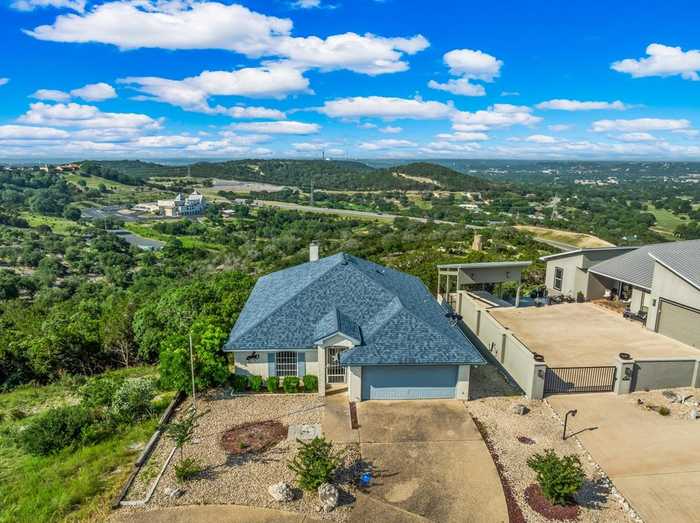 photo 1: 2134 Vista Ridge Dr, Kerrville TX 78028