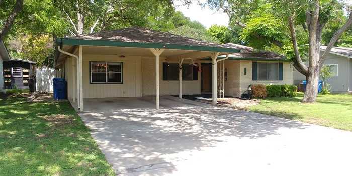 photo 1: 1108 Donna Kay Dr, Kerrville TX 78028