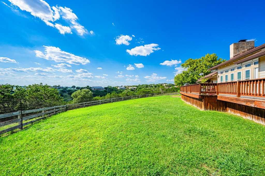 photo 3: 110 Bowie Dr, Kerrville TX 78028