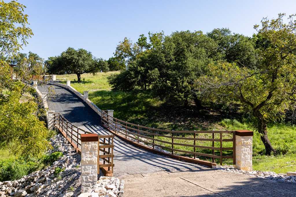 photo 2: 22 Indian Creek Loop, Kerrville TX 78028