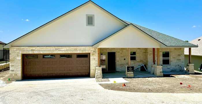 photo 1: 2005 Valencia Dr, Kerrville TX 78028