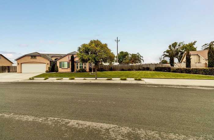 photo 2: 1024 Geneva Drive, Lemoore CA 93245