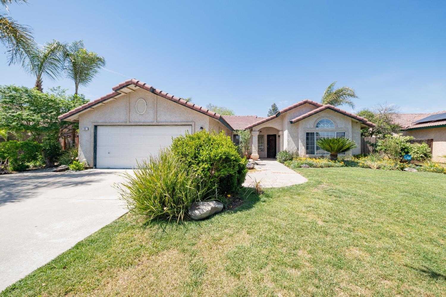 photo 1: 211 Riviera Drive, Lemoore CA 93245