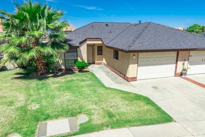 photo 1: 655 Vine Court, Lemoore CA 93245