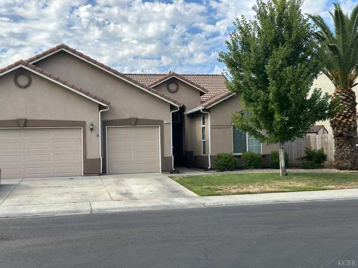 photo 1: 1259 Paradise Loop, Lemoore CA 93245