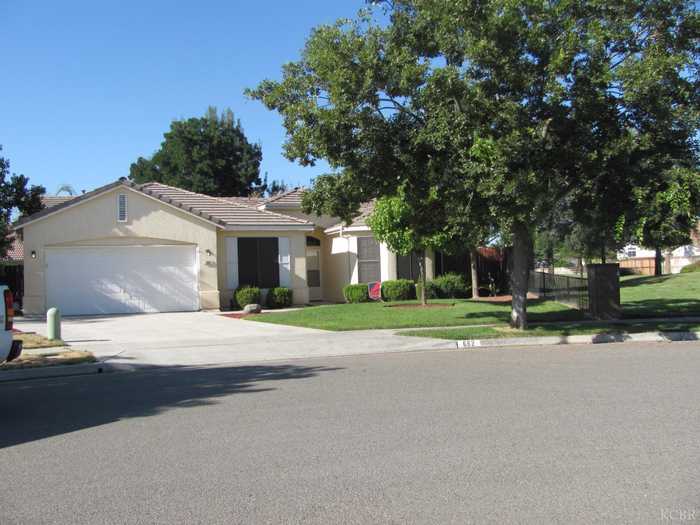 photo 1: 662 Woodridge Court, Lemoore CA 93245