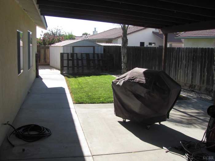 photo 5: 662 Woodridge Court, Lemoore CA 93245