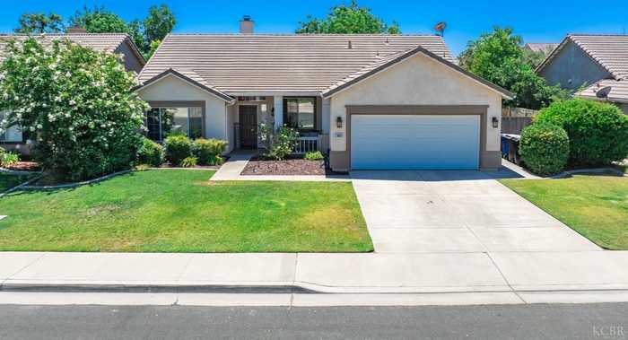 photo 1: 921 W Pepper Drive, Hanford CA 93230