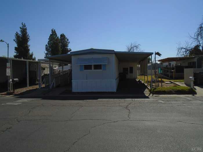 photo 1: 852 E Grangeville Boulevard, Hanford CA 93230