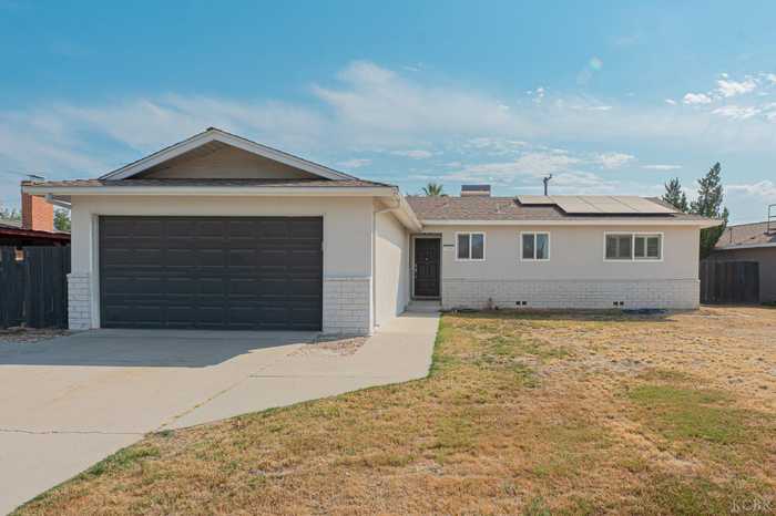 photo 1: 310 W Hazelwood Drive, Lemoore CA 93245