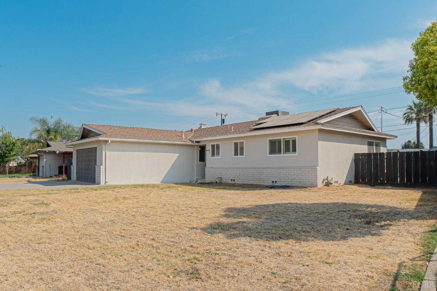 photo 3: 310 W Hazelwood Drive, Lemoore CA 93245