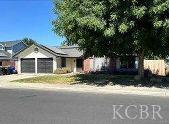 photo 1: 2701 Fairmont Drive, Hanford CA 93230